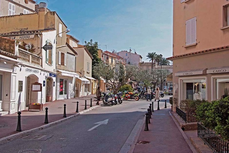 Place de la Garonne St Tropez