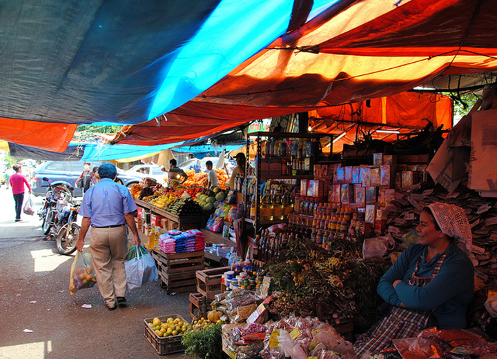 Flickr Leandro Neumann Ciuffo Paraguay market