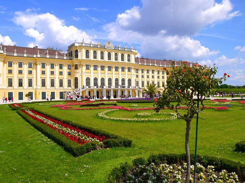schonbrunn palace Vienna facebook