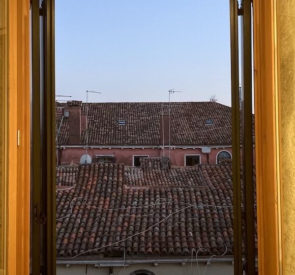 combo hostel 24 hours in venice