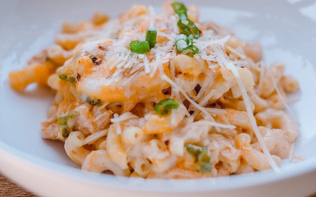 boston iconic dishes lobster mac and cheese