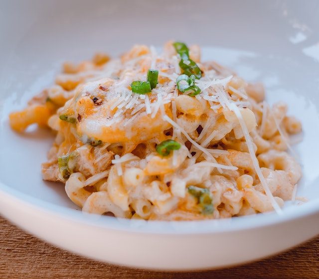 boston iconic dishes lobster mac and cheese
