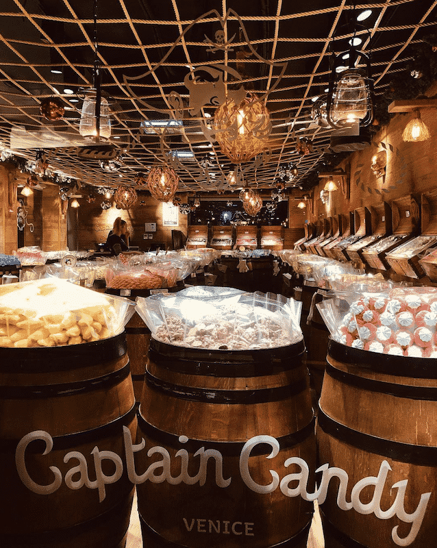 Captain Candy Venice. INSTAGRAM @kellyplph