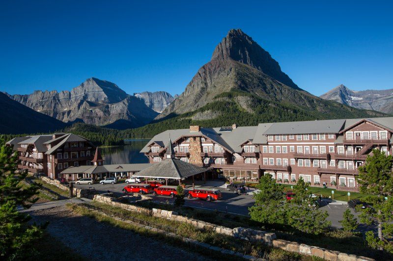 Many Glacier Hotel