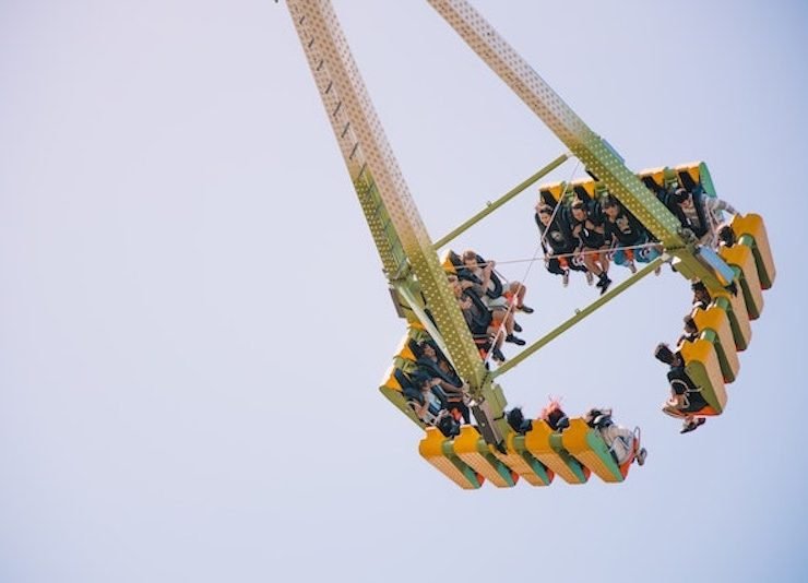amusement park ride in one of the amazing US cities for thrill-seekers