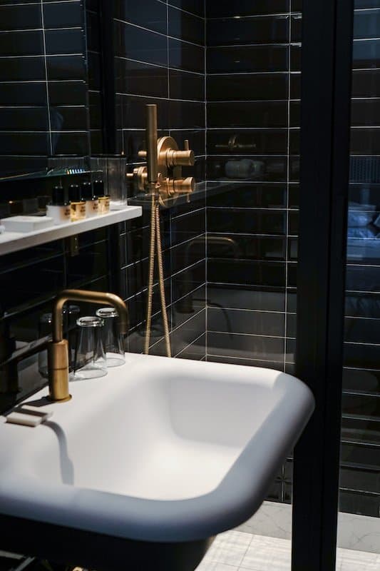 Minimalist bathroom 