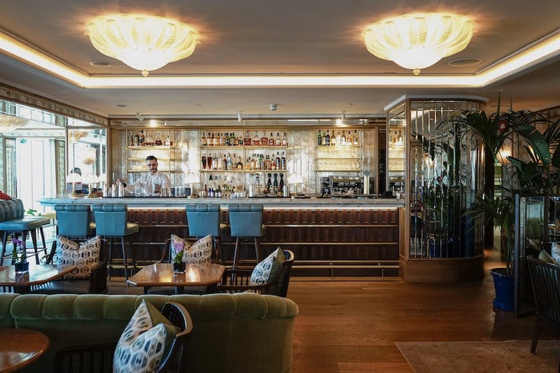 Lounge bar
