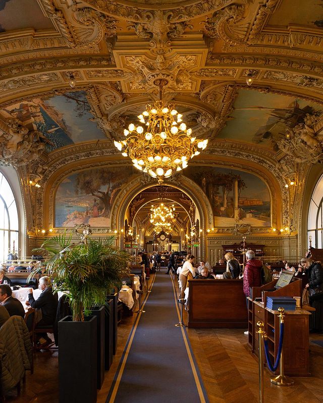 Ornate decor in Le Train Bleu