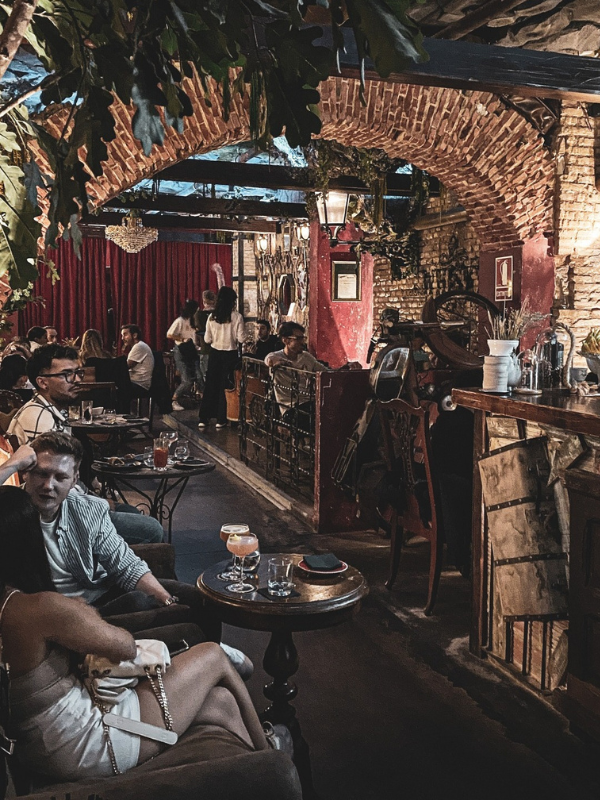 Apotheke Cocktail Bars in Valencia 