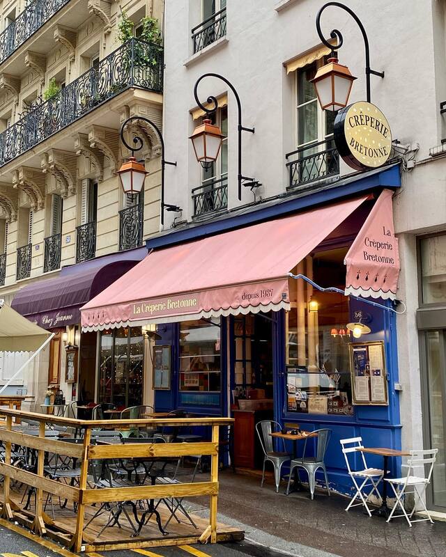 Outside La Crêperie Bretonne
