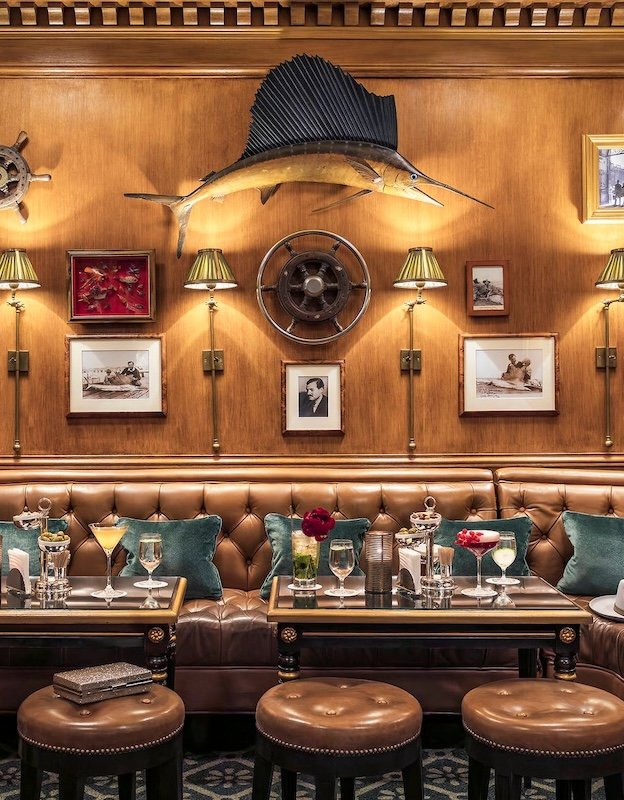 Where do celebrities hang out in Paris? 