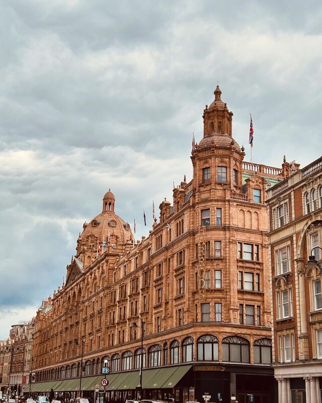 Iconic Harrods building