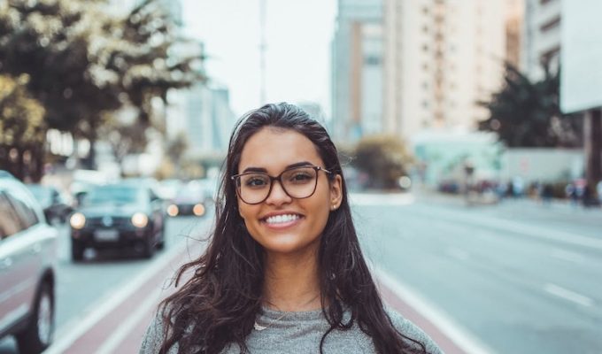 How to Tame Frizzy and Unmanageable Hair on the Go
