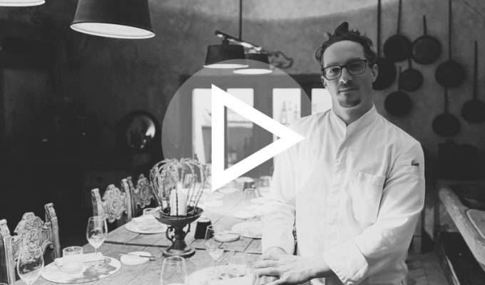 Locale Firenze Video Play Button