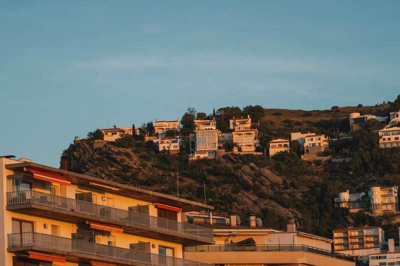 Hollywood Hills estate rentals