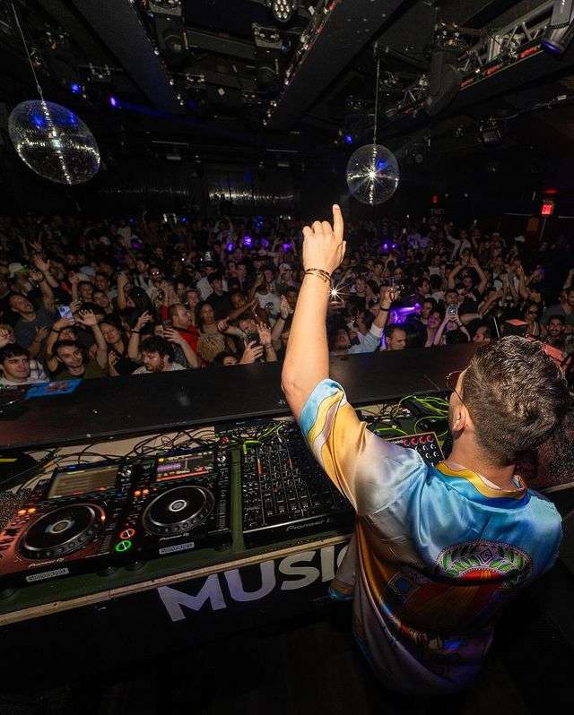 NIGHT CLUBS IN NYC Matt Sassari DJing