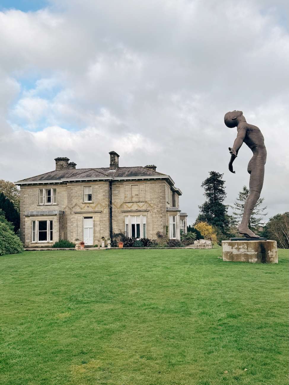 Leonardslee House