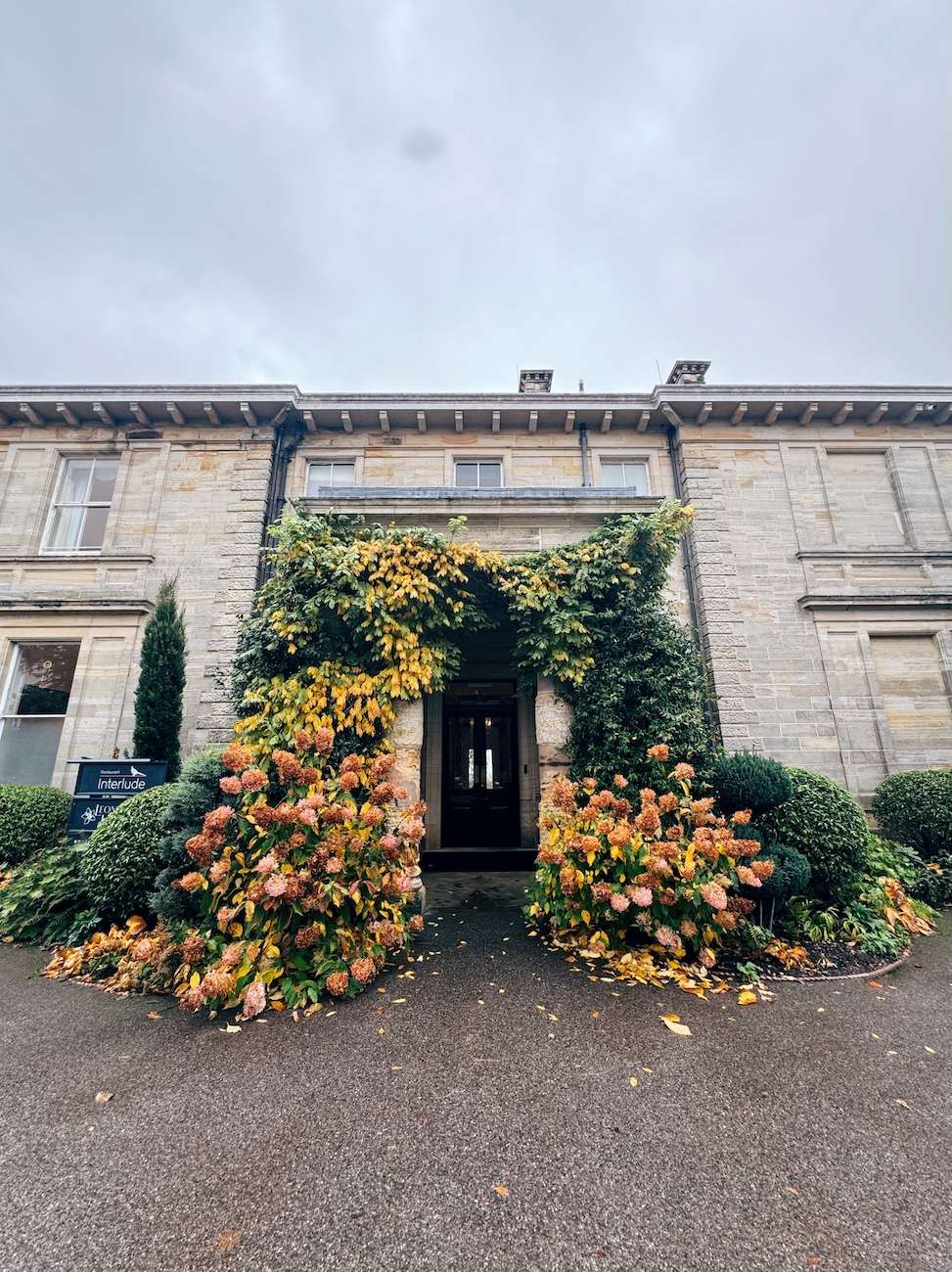 Leonardslee House