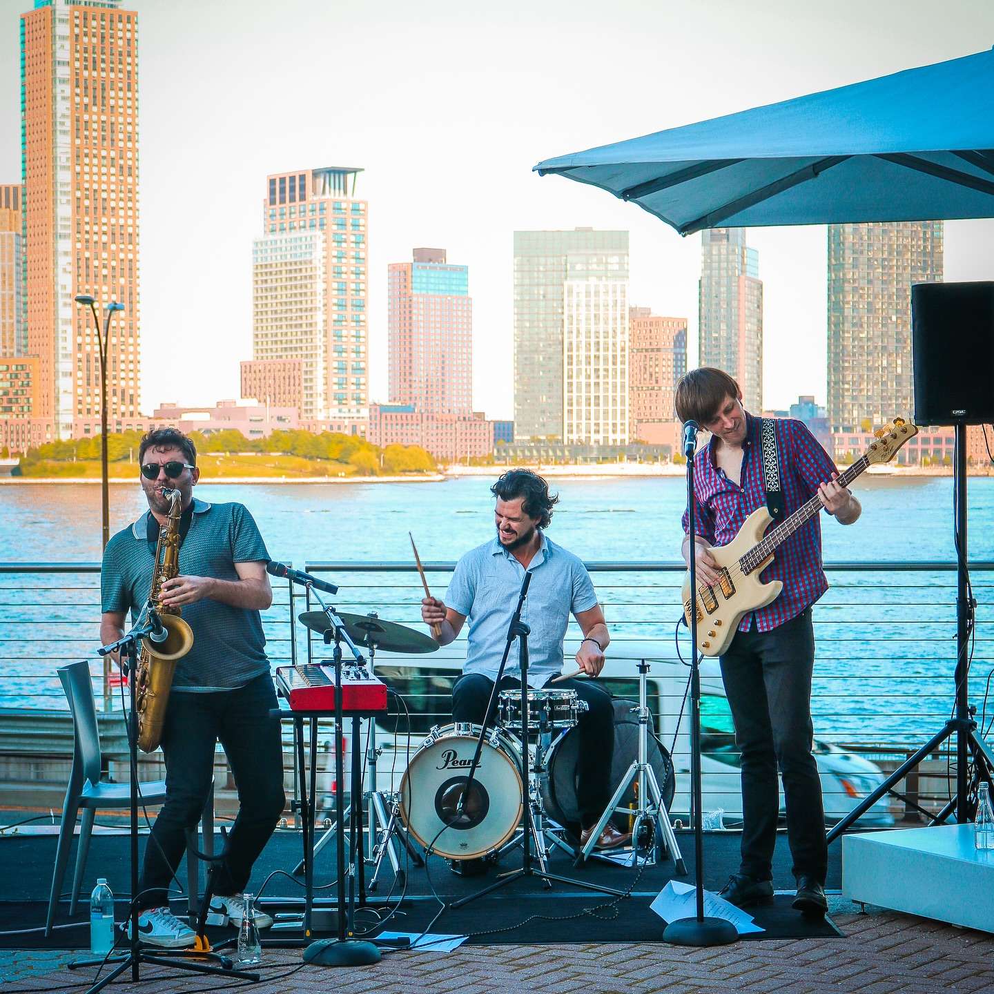 Live music at Riverpark RESTAURANTS IN NYC