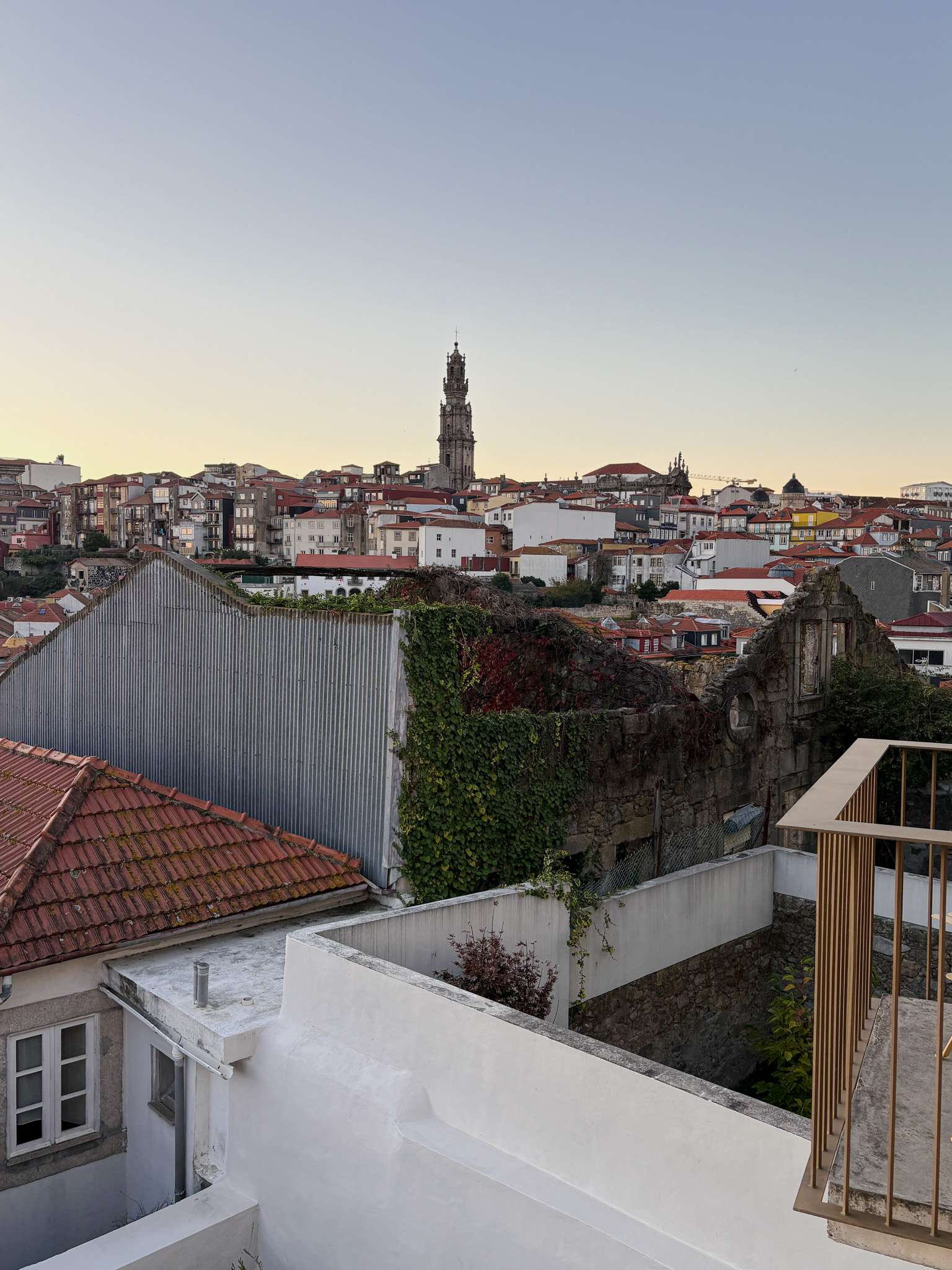 Torre dos Clerigos view NA TRAVESSA SUITES PORTO